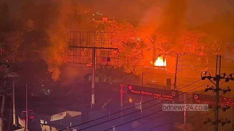 এক কিলোমিটার এলাকাজুড়ে আ'গু'ন; ব্যাপক ক্ষতি, দ/গ্ধ ১৫